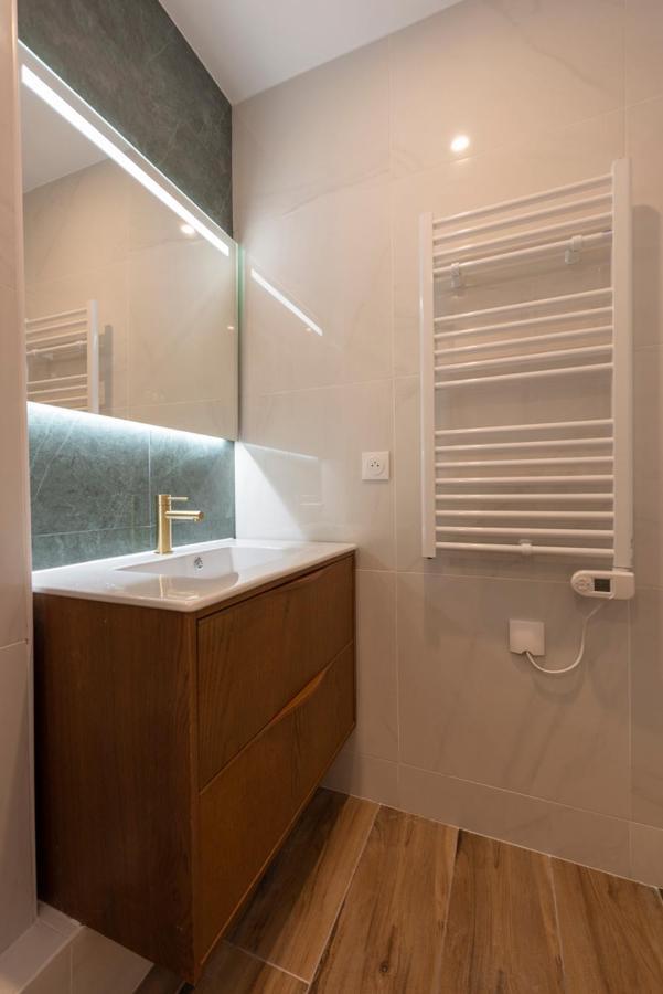 Ferienwohnung Au Pied De La Tour Paris Exterior foto